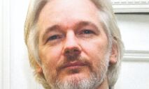 Snowden pleads Trump to pardon Assange