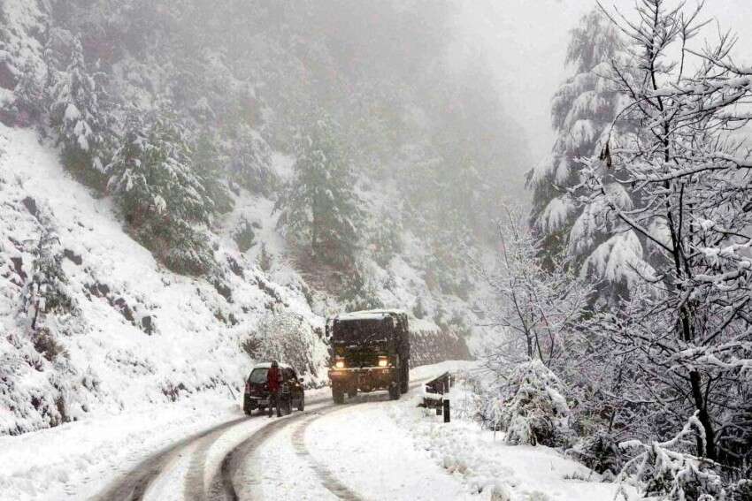 Jammu-Srinagar National Highway closed after overnight snowfall, landslides