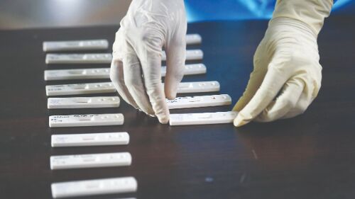 About 2,913 patients recover in a day About 2,913 patients recover in a day