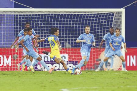 Mumbai City reclaim top spot   with 2-0 win over Kerala Blasters