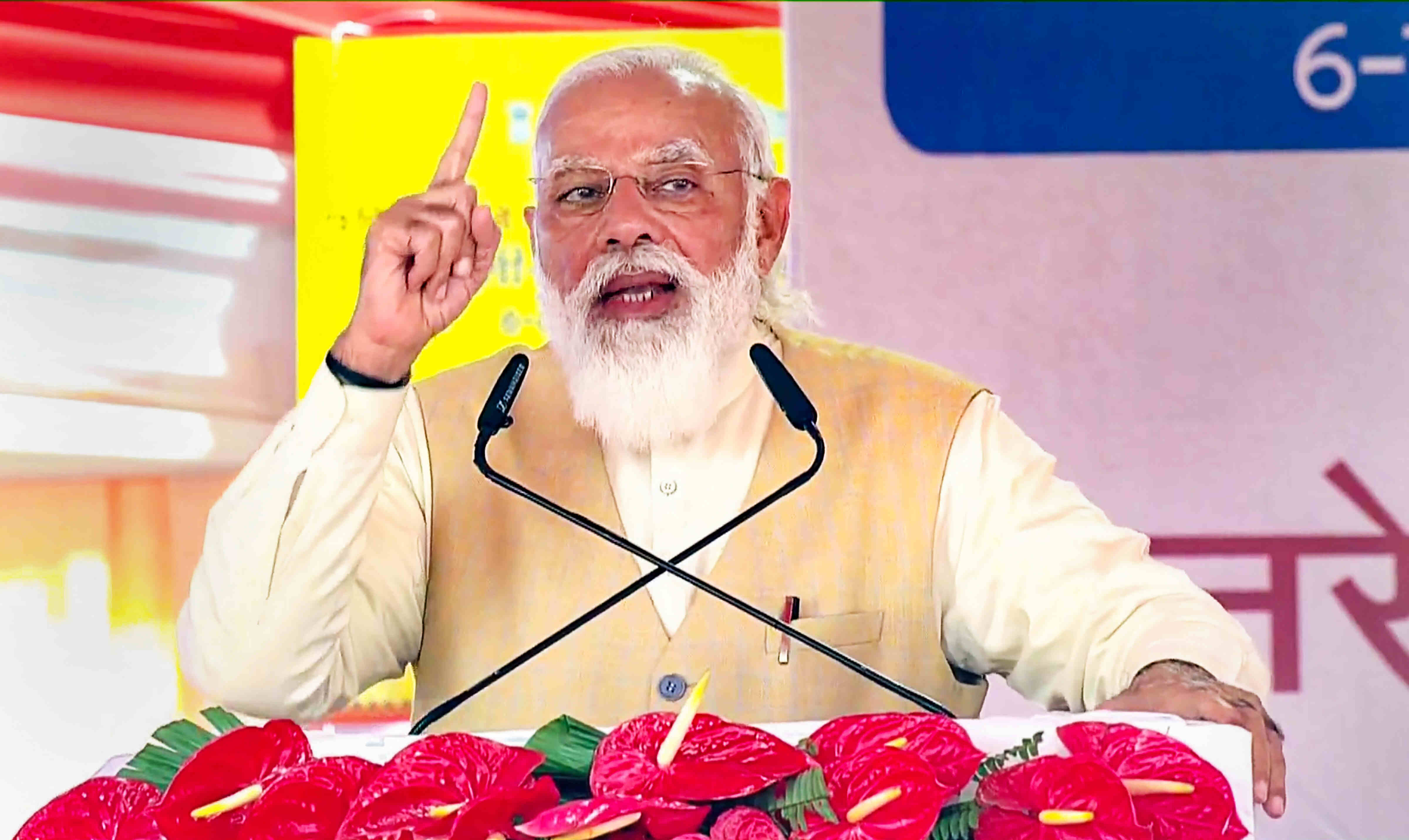 PM Modi targets SP, says its family members looted UP