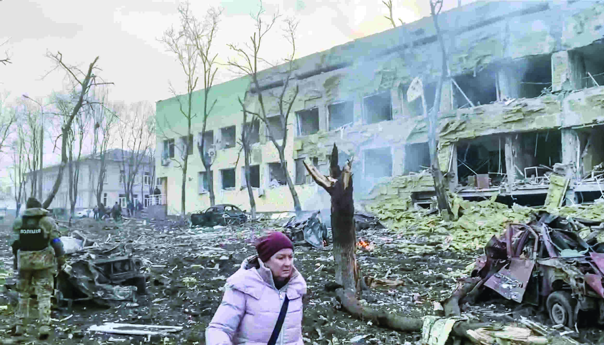Attacks hit Ukraine maternity hospital