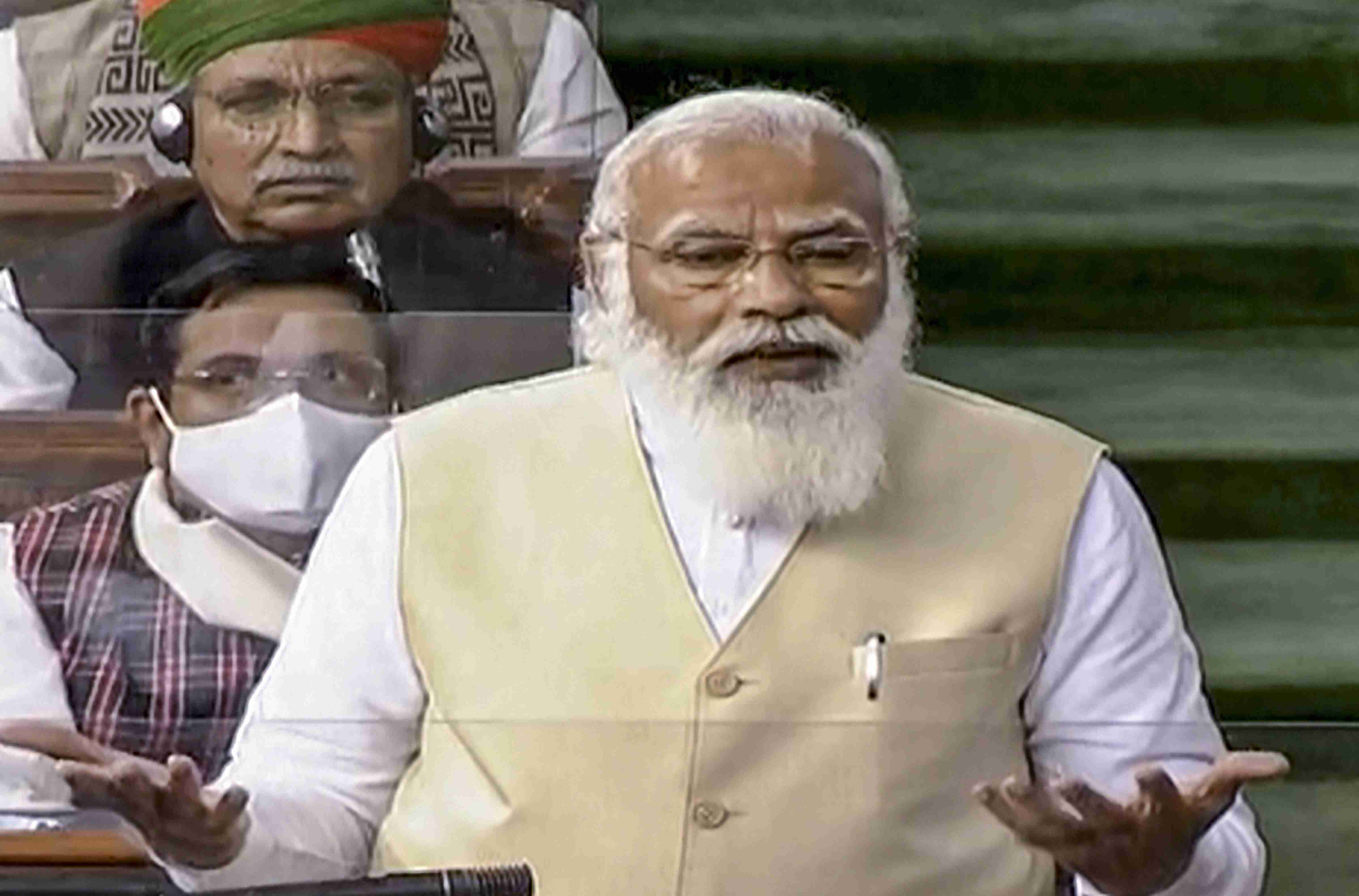 BJP MPs give standing ovation to PM Modi in LS