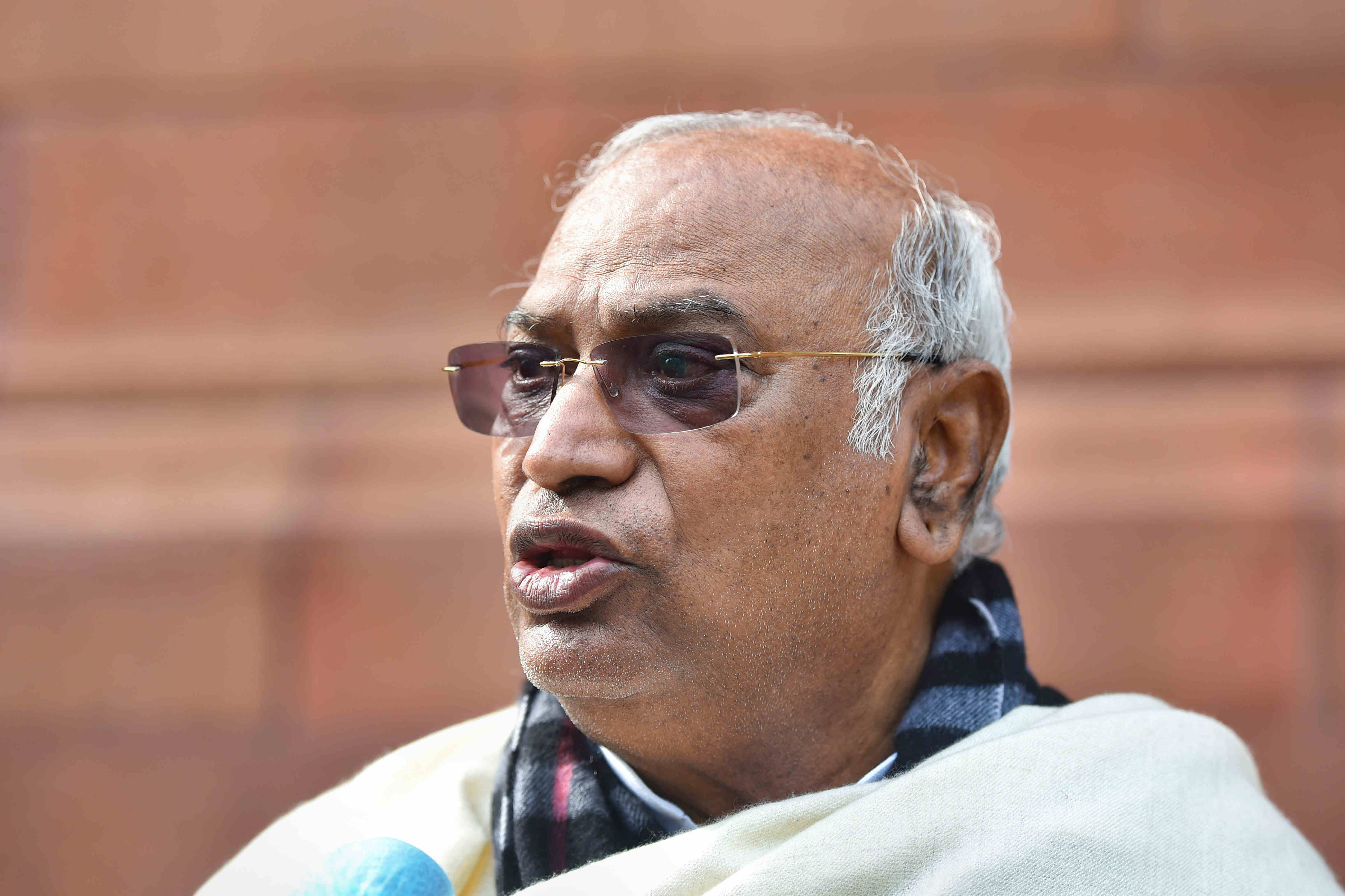 ED examines Cong leader Kharge in National Herald case