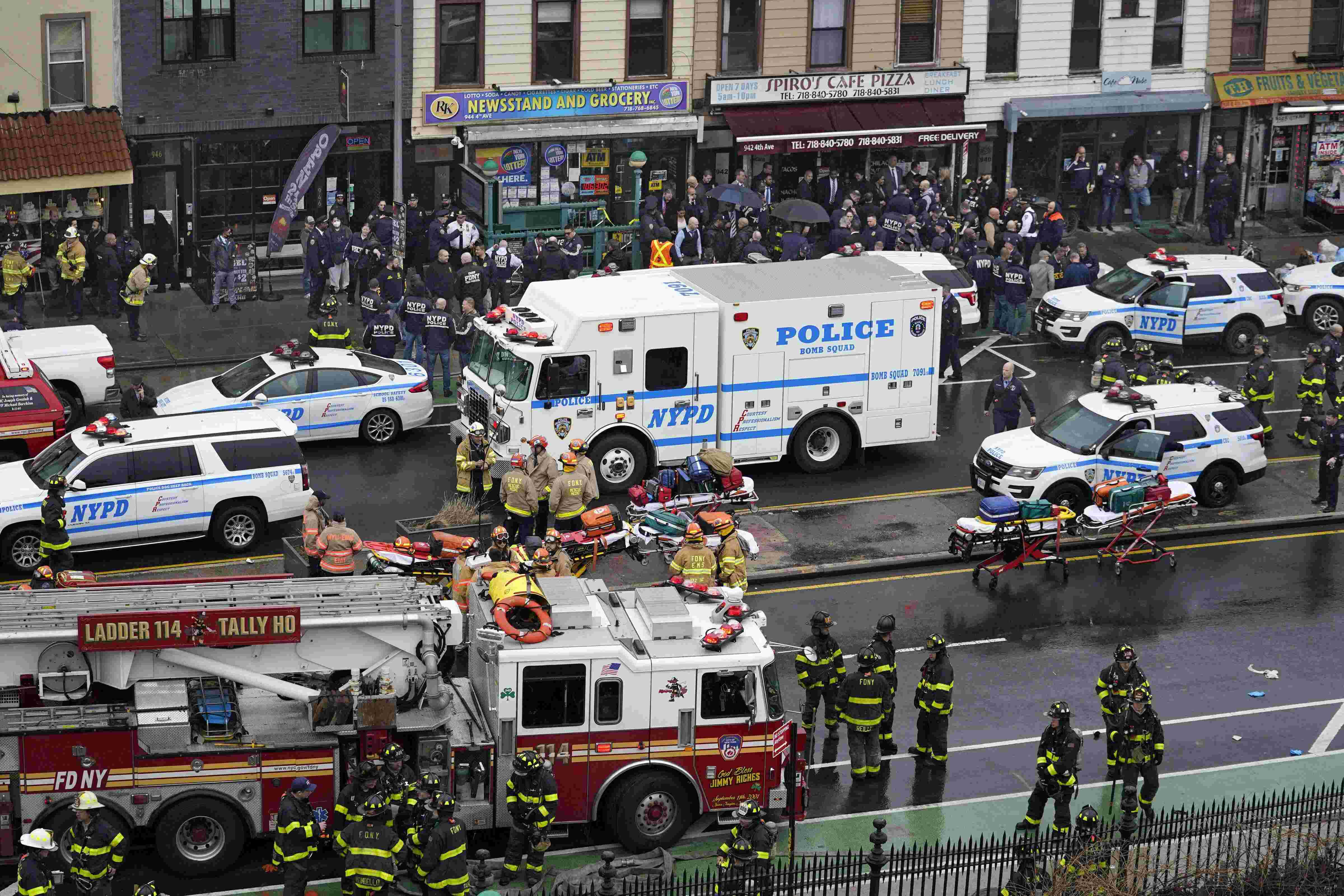 5 shot, unexploded devices found at NYC train station
