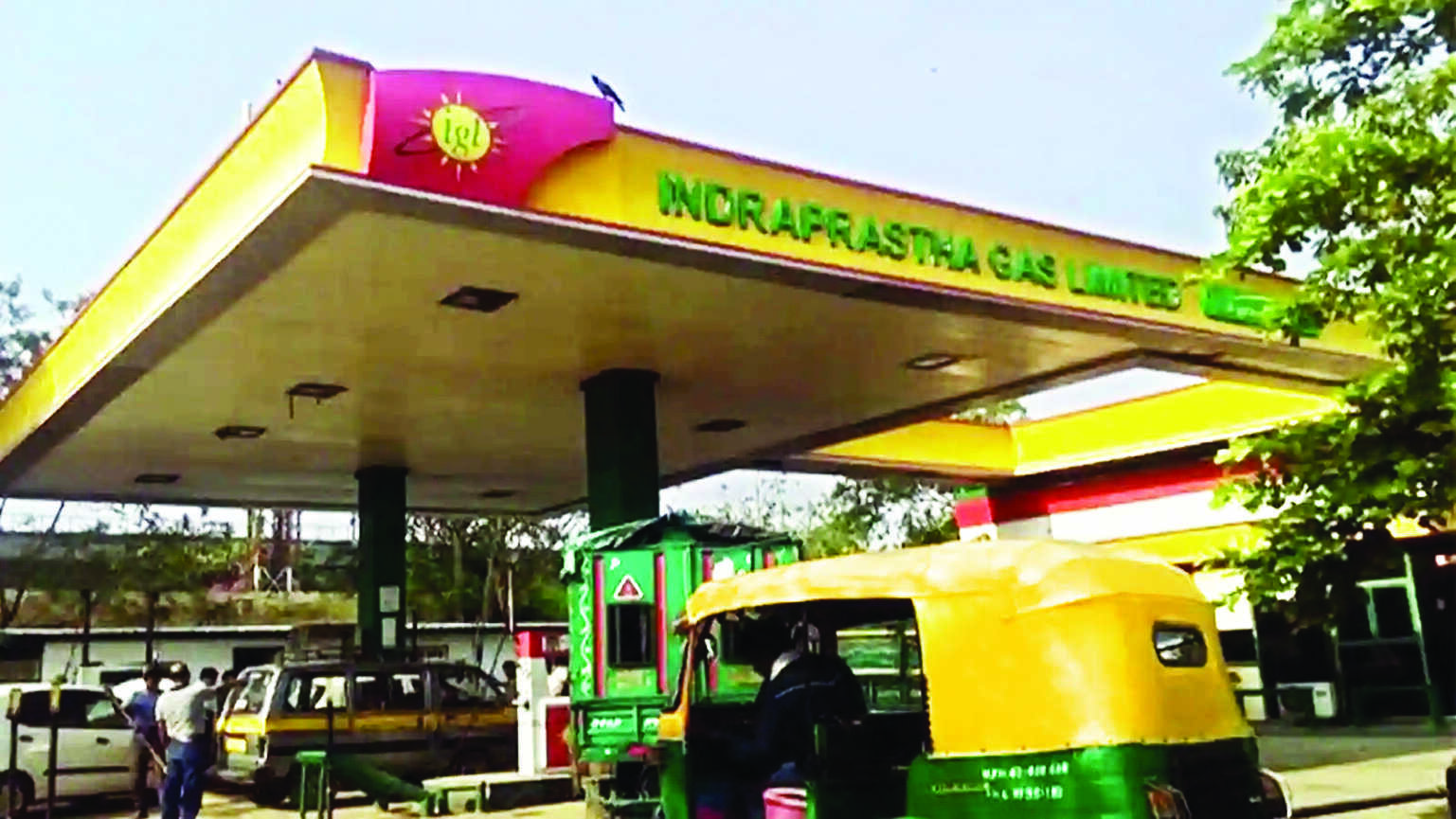Record highs: CNG price up by Rs 2.5 per kg, piped cooking gas by Rs 4.25 per unit
