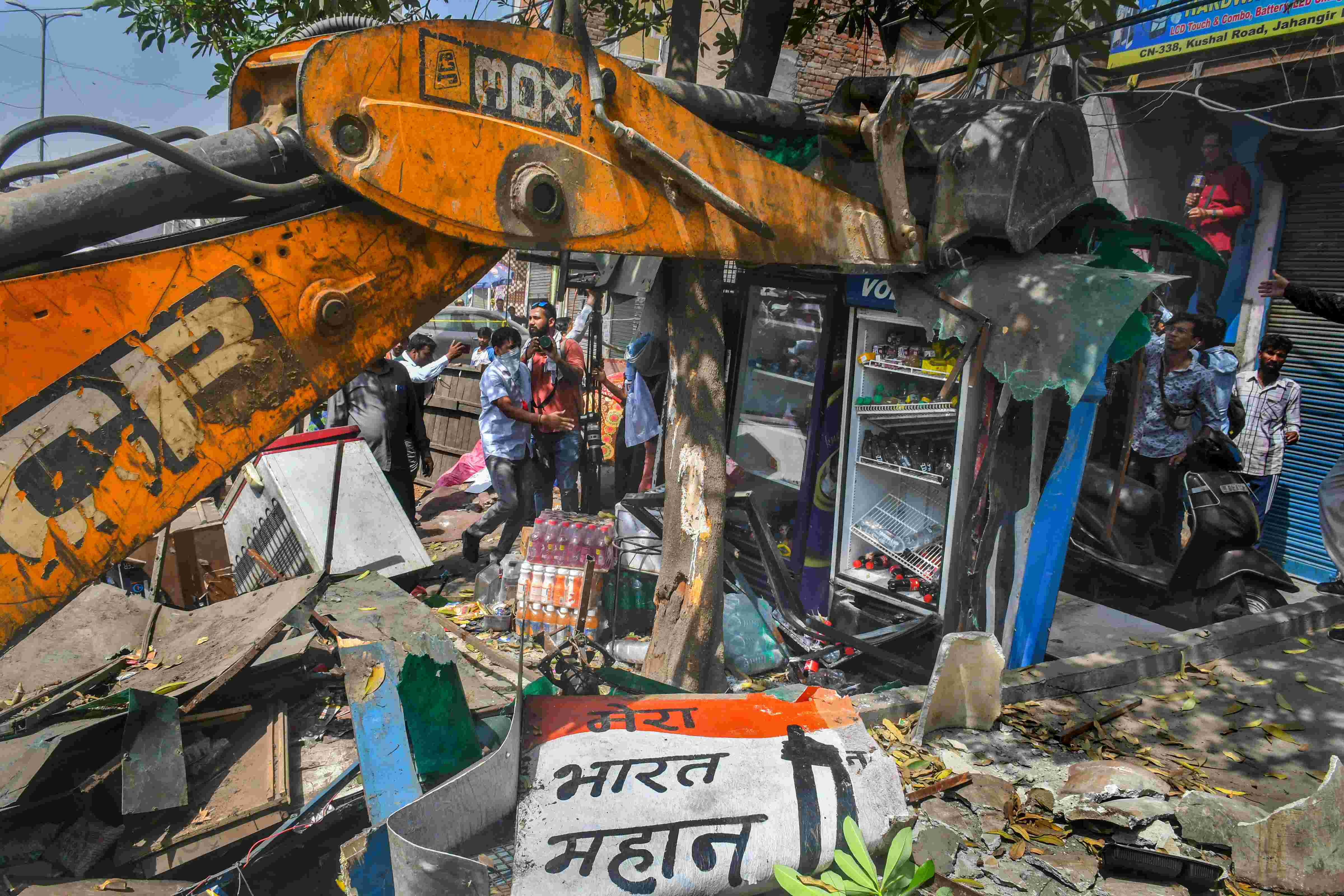Raze BJP headquarters, Shahs residence using bulldozers to end riots in country forever: AAP