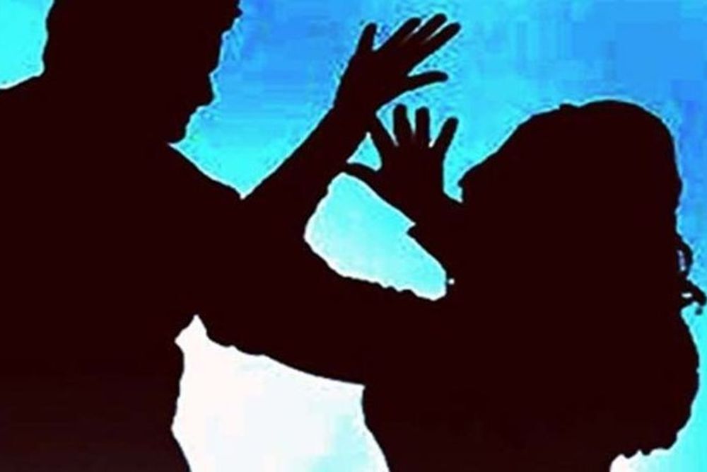 MP: UP woman resists molestation bid, thrown out of moving train