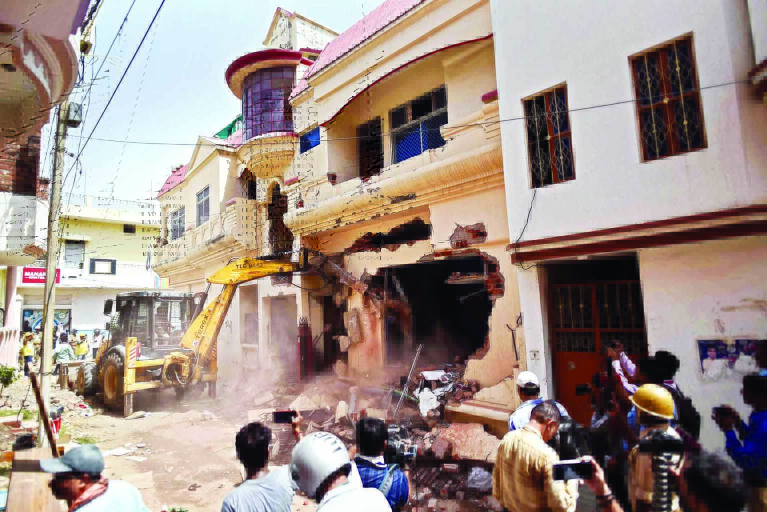 Over 400 held after Friday violence in several states Over 400 held after Friday violence in several states