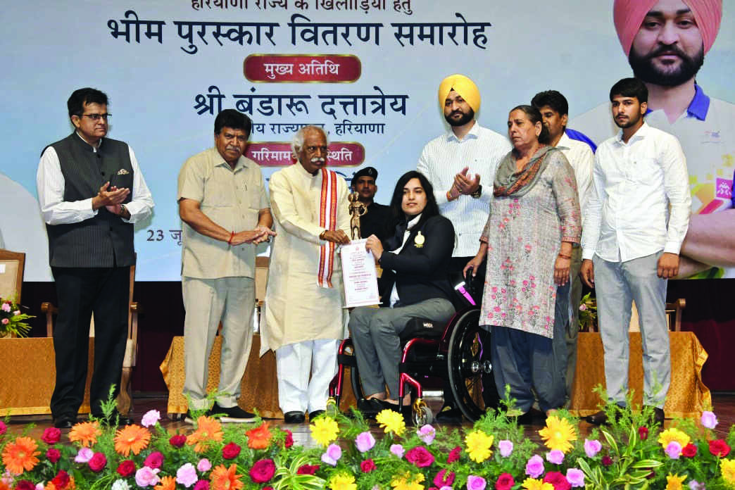 Hry Guv confers Bhim awards to 52 players
