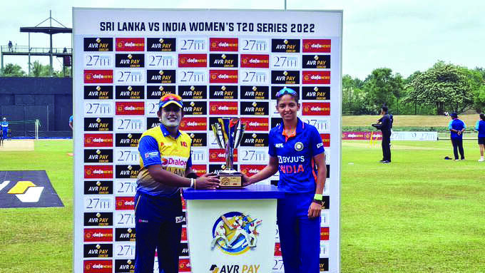 1st T20: Clinical India choke Sri Lanka, take 1-0 lead