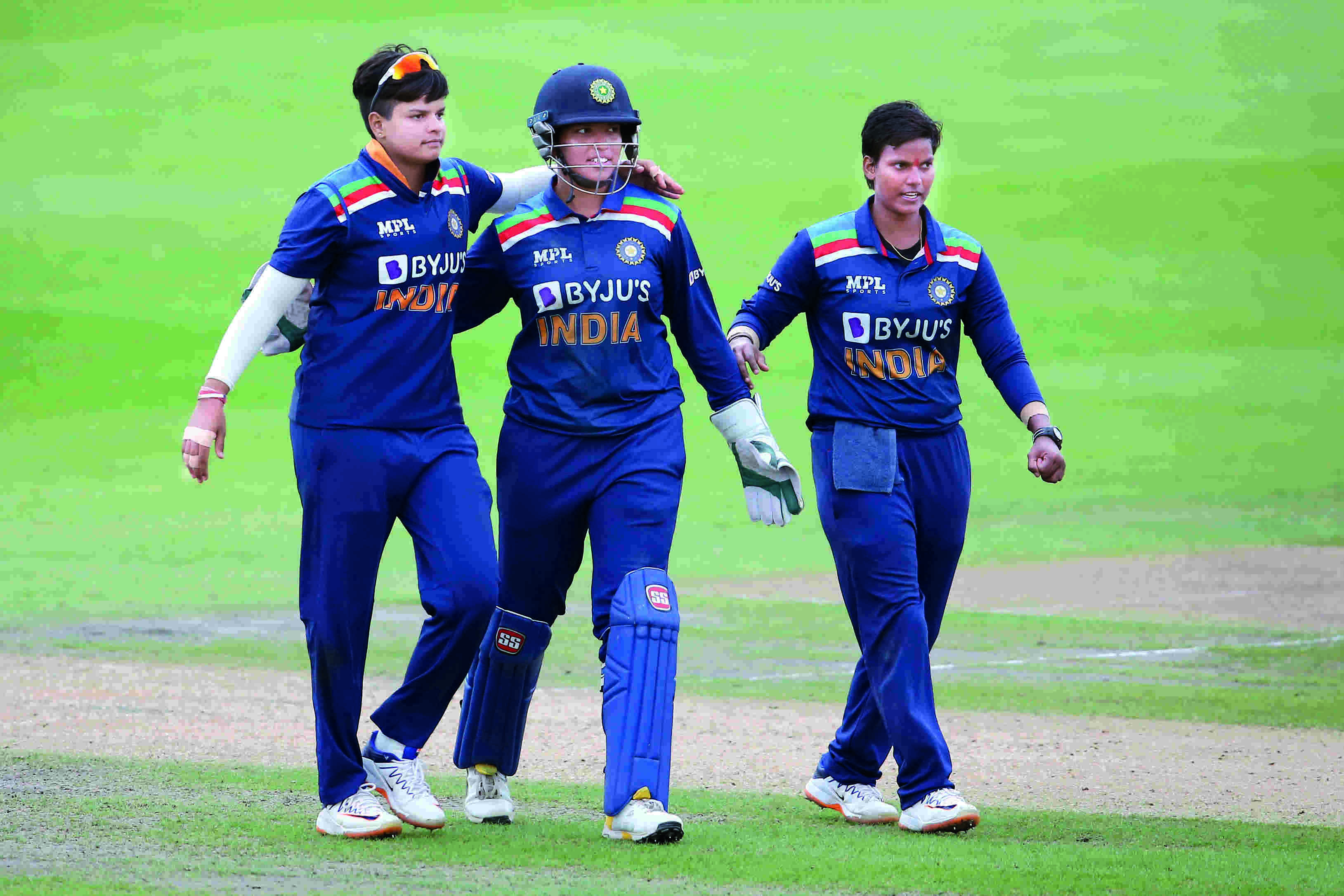 Bowlers do star turn as Indian women prevail over SL by 4 wickets