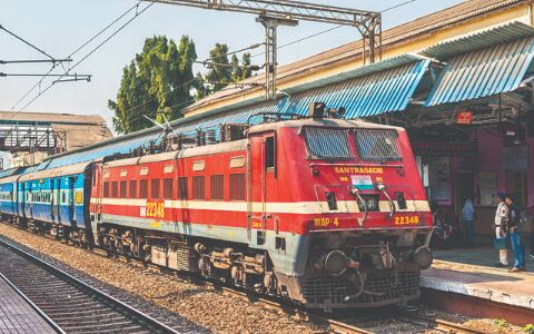 Out of 736 special trains, 327 have waitlisted passengers