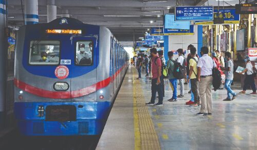 Covid shadow causes dip in Metro ridership Covid shadow causes dip in Metro ridership