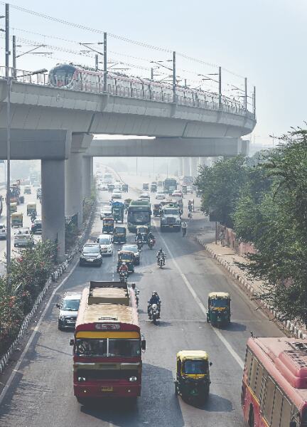 Delhis air quality improves to poor with speedy winds Delhis air quality improves to poor with speedy winds