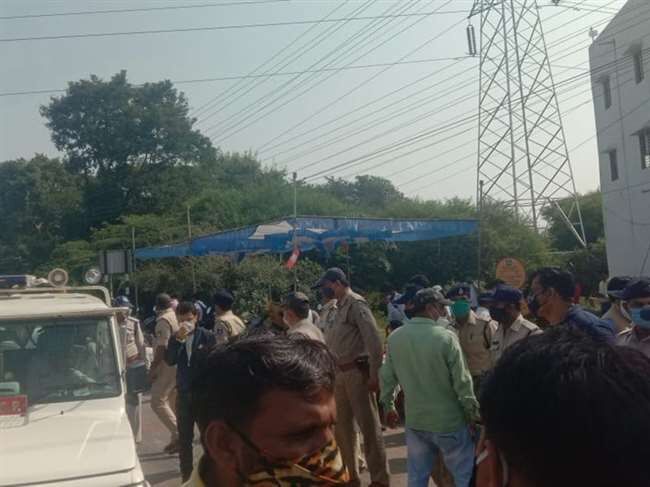 MP bypolls: Cong, BJP supporters clash in Morena, 1 injured MP bypolls: Cong, BJP supporters clash in Morena, 1 injured