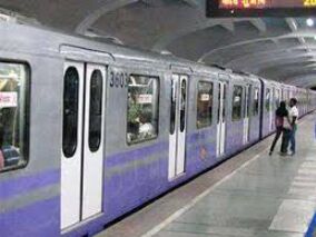 Suicide bid disrupts Metro services