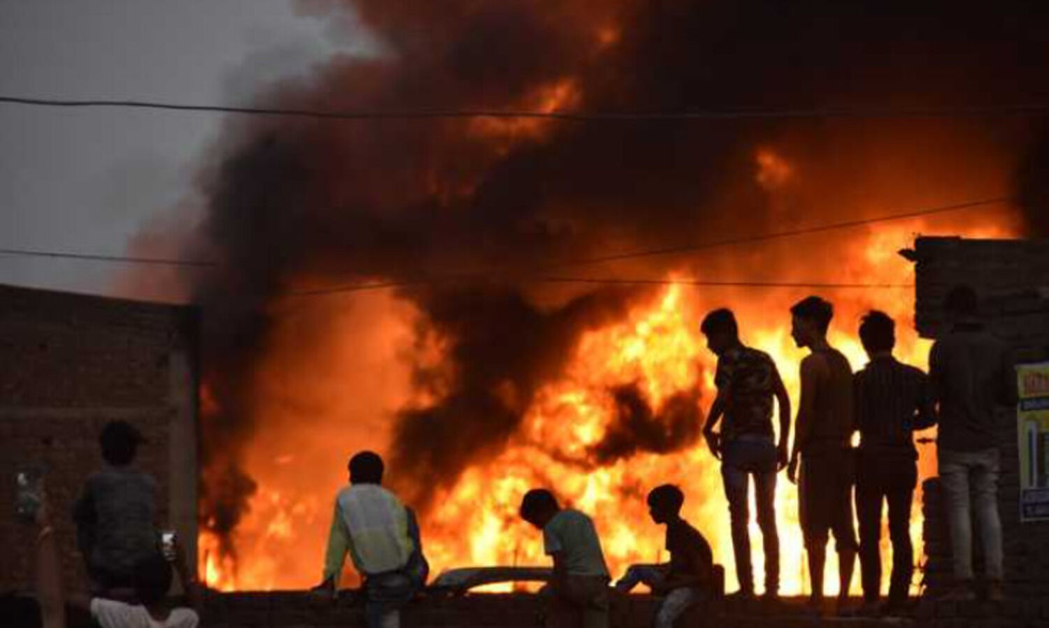 Fire in UP vegetable market, shops gutted