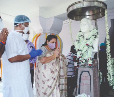 Hakim asks KMC health officials to verify phone number, address of those undergoing Covid test Hakim asks KMC health officials to verify phone number, address of those undergoing Covid test