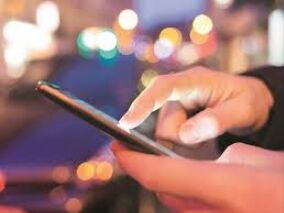 Indias smartphone market grows 17% in Q2 Indias smartphone market grows 17% in Q2