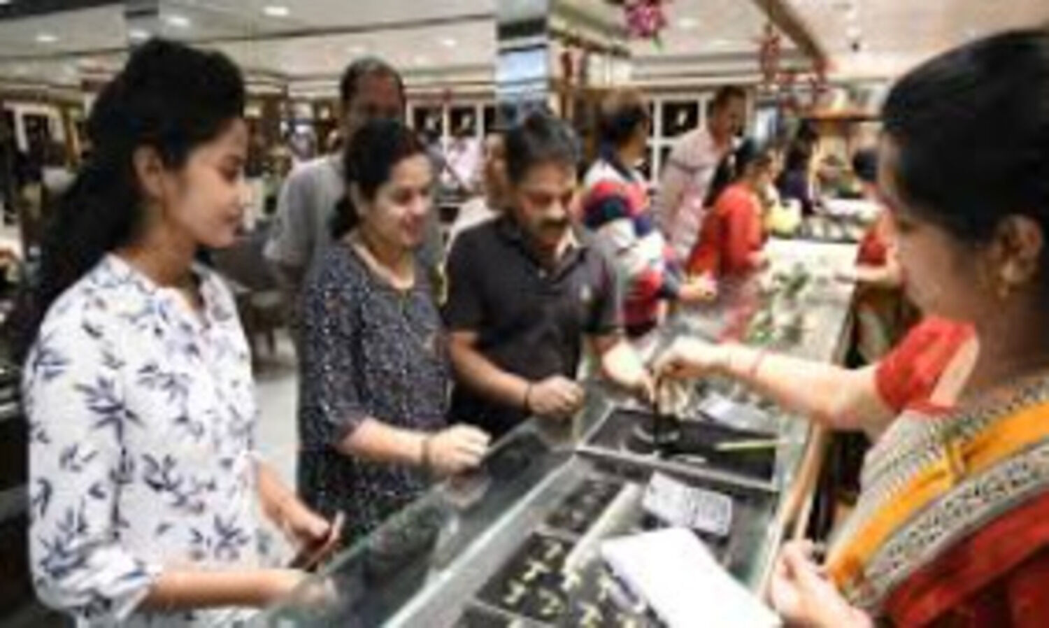 Jewellers bet on Dhanteras; expect to clock 70% of 2019 biz