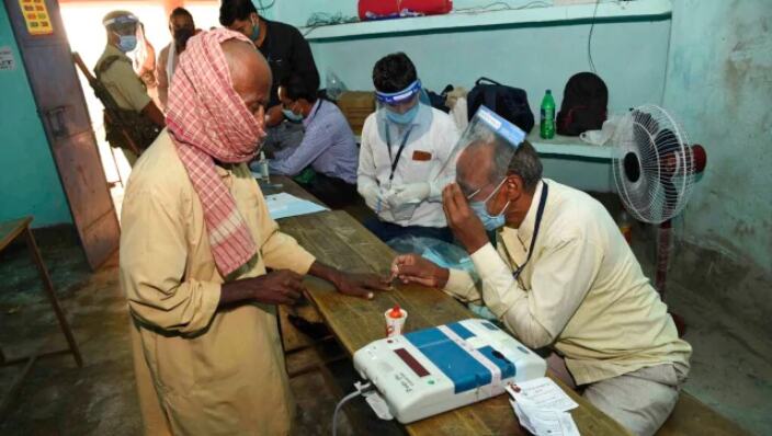Nearly 46% turnout till 3 pm in 3rd phase of Bihar polls Nearly 46% turnout till 3 pm in 3rd phase of Bihar polls