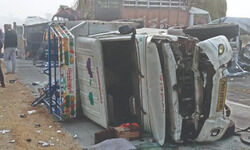 Low visibility kills 2 in 8-vehicle pile-up on Yamuna Expressway Low visibility kills 2 in 8-vehicle pile-up on Yamuna Expressway