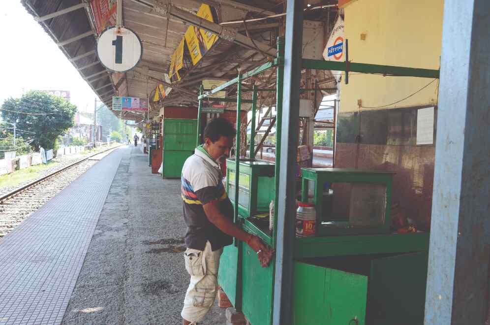 Suburban trains to run sans hawkers