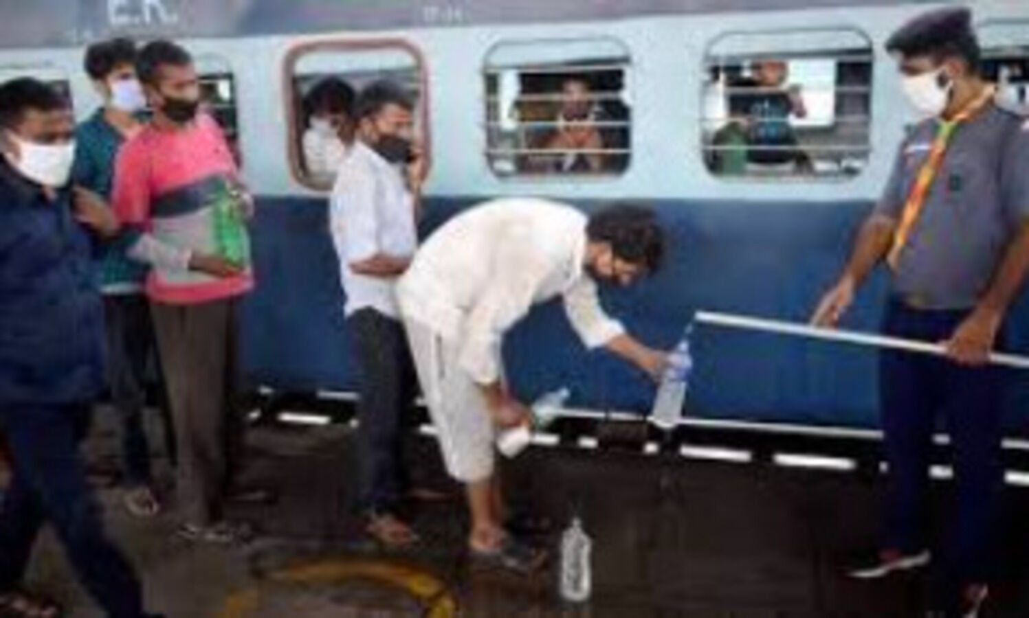 As passengers return to railway stations, so do runaway children