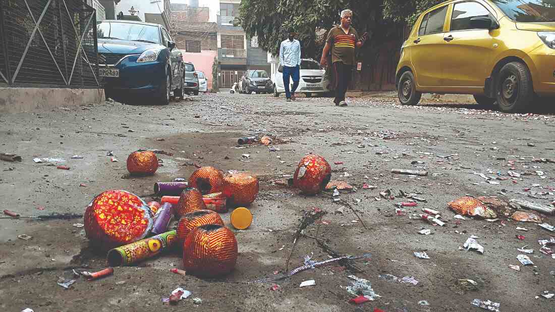 1.2K cases registered on Diwali night for bursting firecrackers 1.2K cases registered on Diwali night for bursting firecrackers