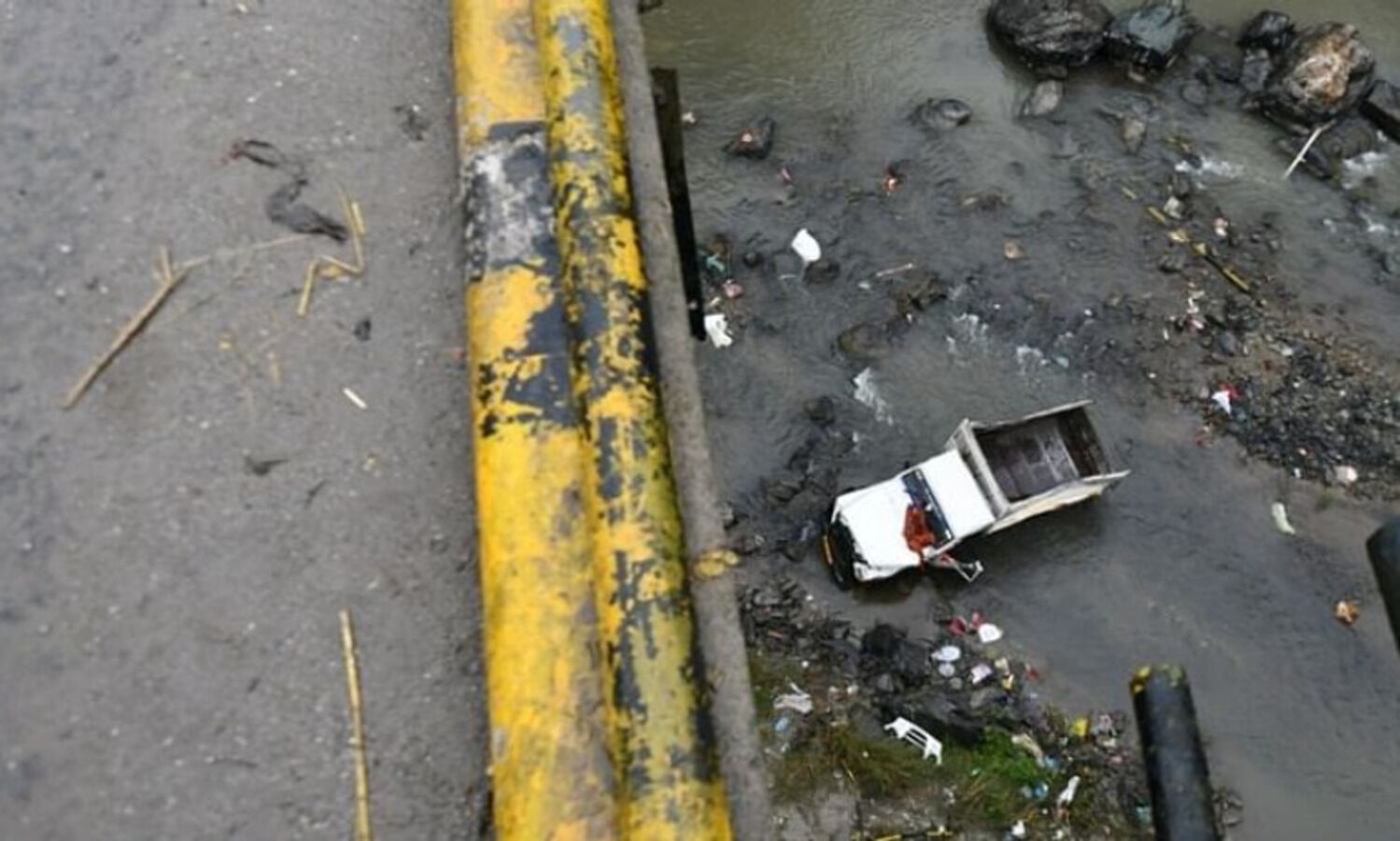 Seven dead after vehicle falls in khud in Himachal