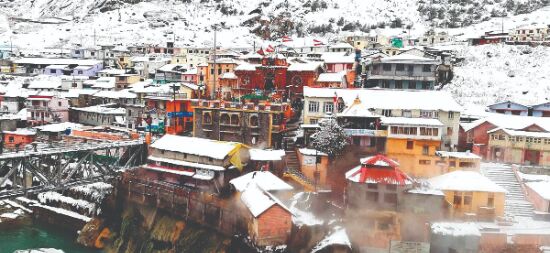 Heavy snowfall in J&K, Ukhand, Himachal; avalanche warning in four Kashmir districts Heavy snowfall in J&K, Ukhand, Himachal; avalanche warning in four Kashmir districts