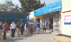 Labourers will now get benefits within 72 hrs of applying: Govt Labourers will now get benefits within 72 hrs of applying: Govt