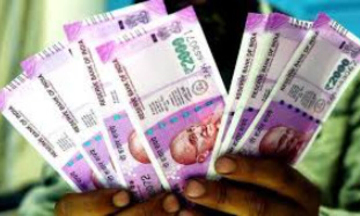 Rupee opens on flat note against US dollar