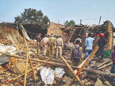 State gives compensation of Rs 2L each to family of dead and ` 50K for injured State gives compensation of Rs 2L each to family of dead and ` 50K for injured