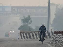 Delhis air quality improves marginally, but still in poor category Delhis air quality improves marginally, but still in poor category