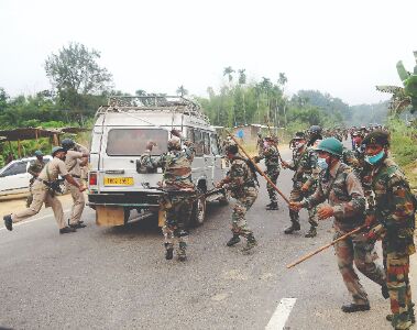 1 killed & 20 injured in police firing on picketers in Tripura