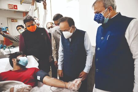 Vardhan inaugurates blood donation camp held by Delhi BJP youth wing