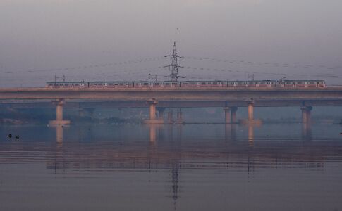 Delhi Pollution: Over 70 lakh litres water sprinkled at 13 hotspots in 36 days