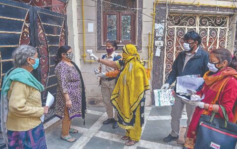 As teachers hit the ground again, complaints of state apathy pour in As teachers hit the ground again, complaints of state apathy pour in