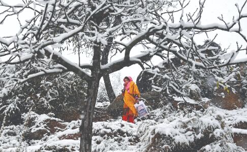 Temp dips in north India with snowfall in Kashmir, HP Temp dips in north India with snowfall in Kashmir, HP