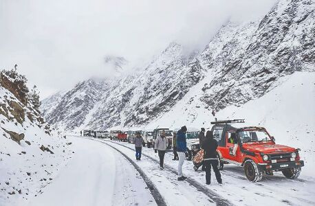 COVID hits Himachal Pradesh with double whammy as rains, snow also paralyse life COVID hits Himachal Pradesh with double whammy as rains, snow also paralyse life