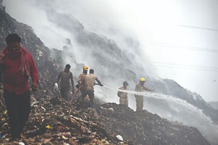 Ghazipur burns, air severe; AAP, BJP begin blame game Ghazipur burns, air severe; AAP, BJP begin blame game