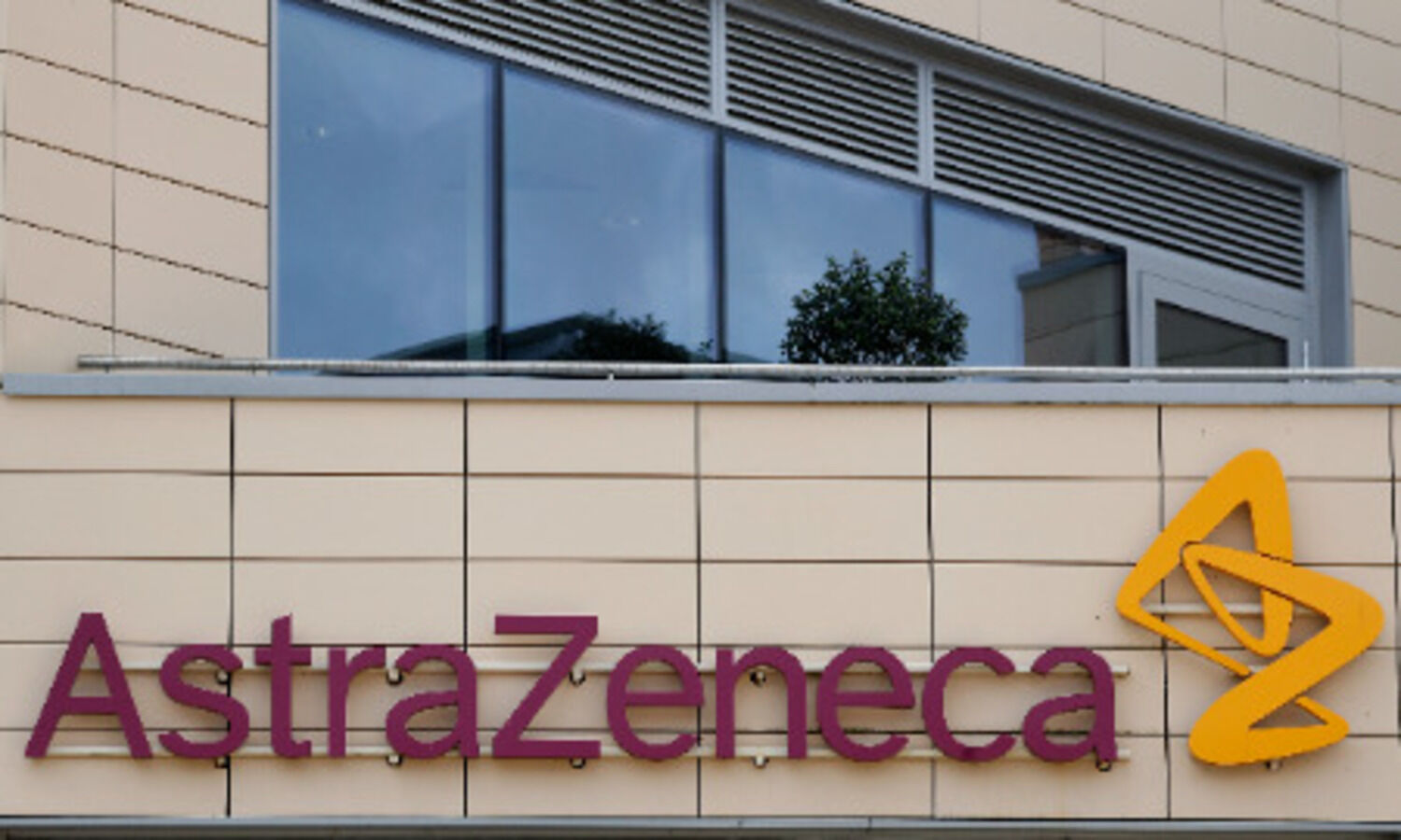 AstraZeneca manufacturing error clouds vaccine study results