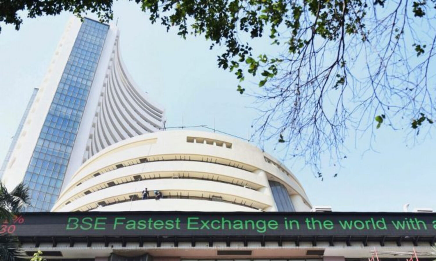 Benchmarks reverse losses on   F&O expiry; financial stocks shine