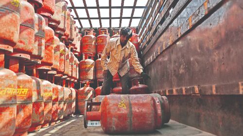 LPG subsidy for BPCL consumers to   continue post-privatisation: Pradhan