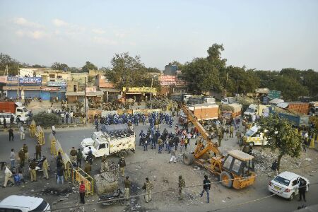 Deadlock at Singhu as farmers block border Deadlock at Singhu as farmers block border