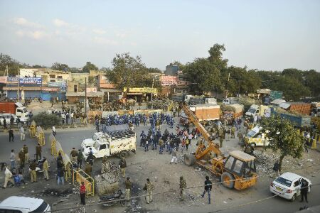 Deadlock at Singhu as farmers block border