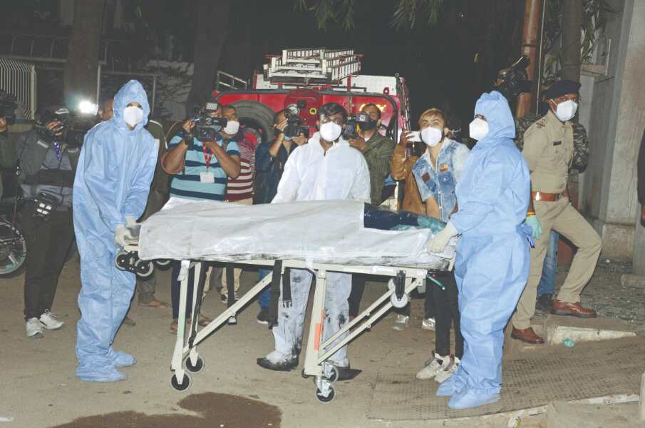 5 COVID-19 patients die in Gujarat hospital fire; SC takes cognisance 5 COVID-19 patients die in Gujarat hospital fire; SC takes cognisance