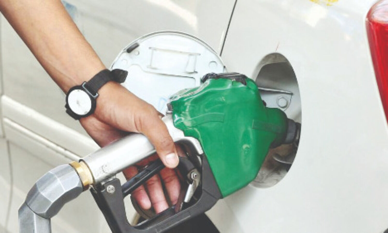 Petrol price crosses Rs 82-mark, diesel above Rs 72 a litre